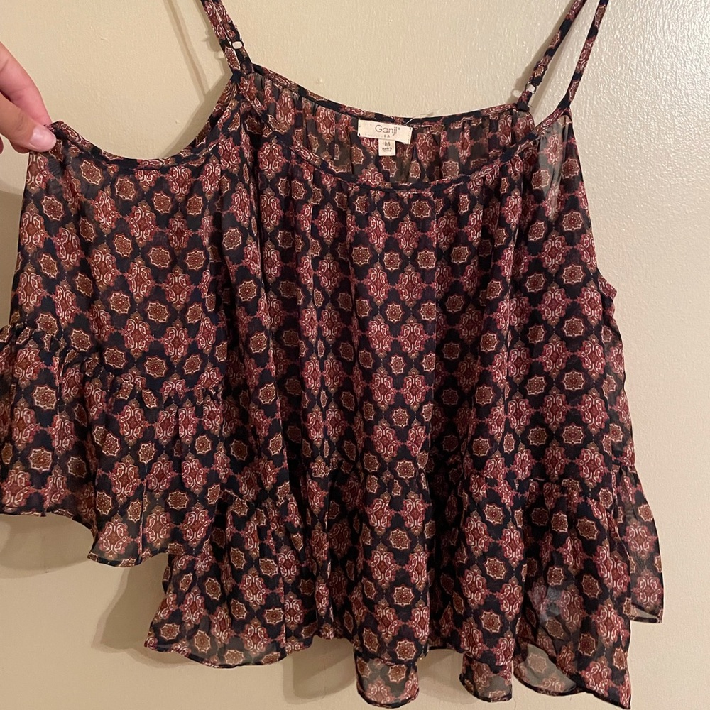 Shoulder cut out flowy shirt